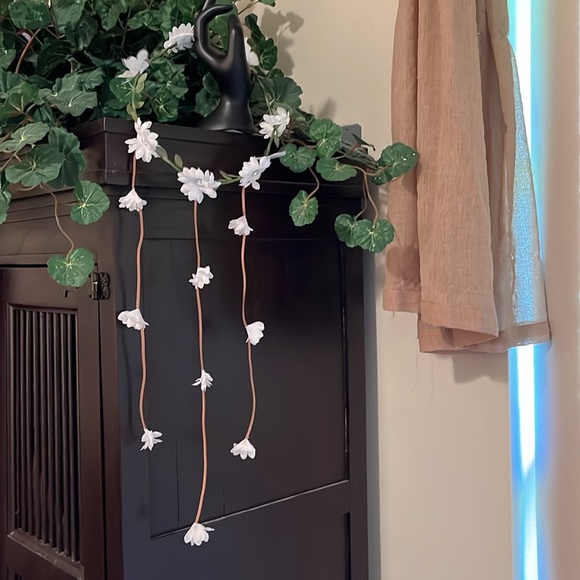 Justice Accessories - NWT Justice Floral dangling garland headpiece, boho, white flowers w/ rhinestone